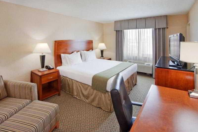 Holiday Inn Express Baltimore At The Stadiums photo 1