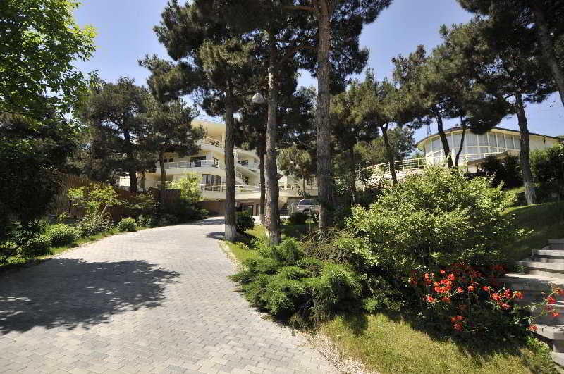 Beaumonde Garden photo 1