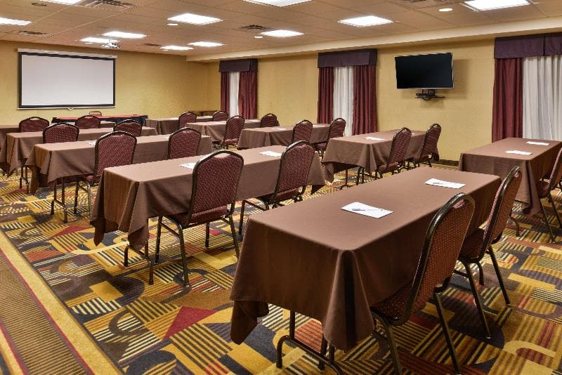 Hampton Inn & Suites Muncie 4