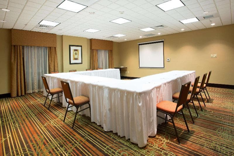 Hampton Inn & Suites Laurel, MS 4