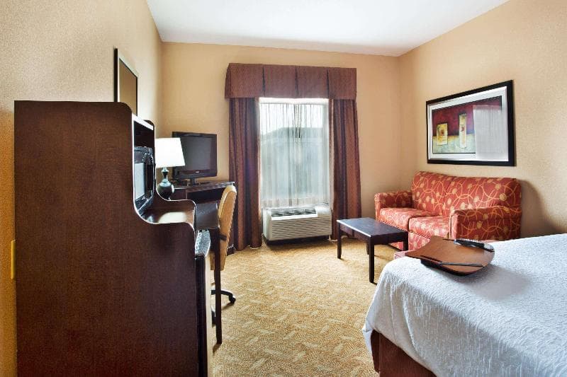 Hampton Inn & Suites Laurel, MS 2