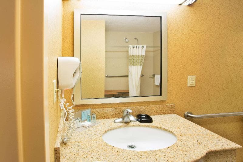 Hampton Inn & Suites Laurel, MS 5