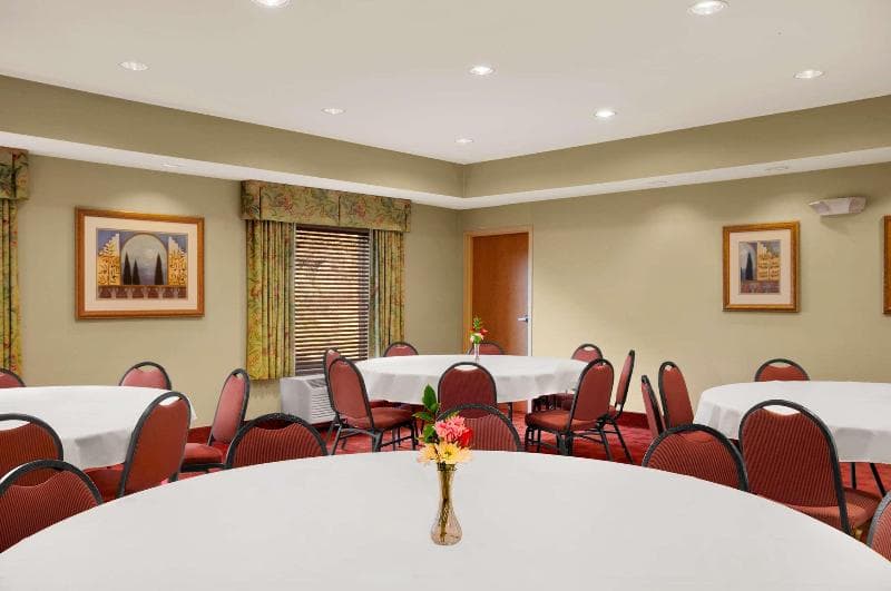 Hampton Inn Athens 4