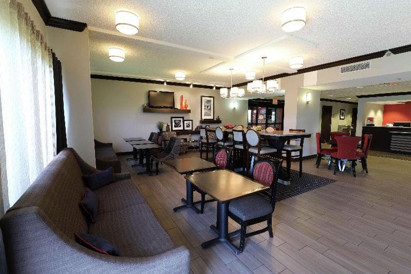 Hampton Inn Dyersburg 3