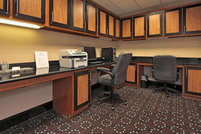 Hampton Inn Defiance photo 1