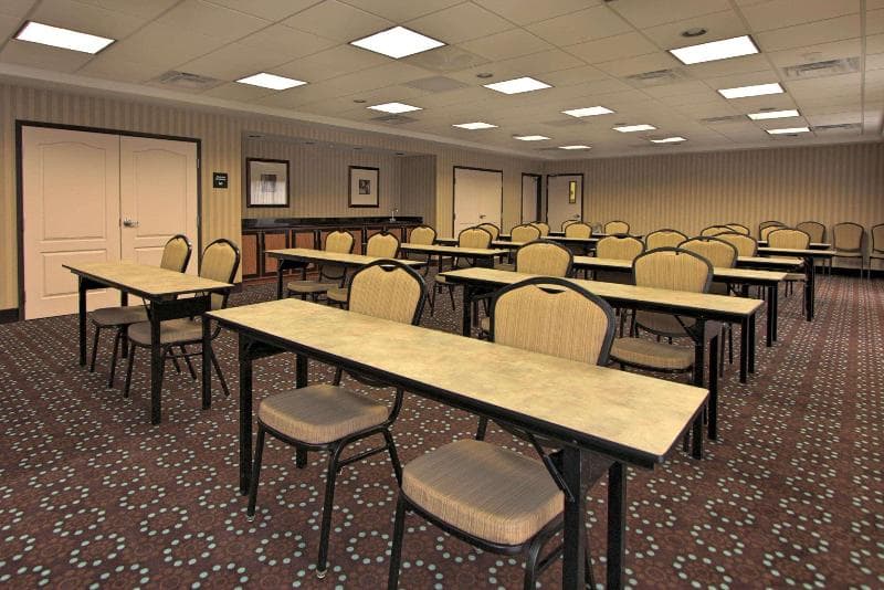 Hampton Inn Defiance 5