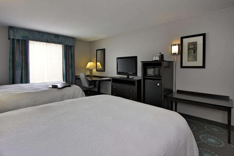 Hampton Inn Defiance 3