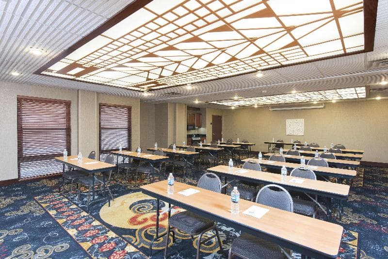 Hampton Inn Seymour 4