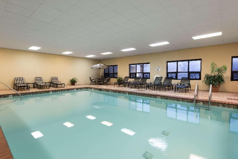 Hampton Inn Seymour 3