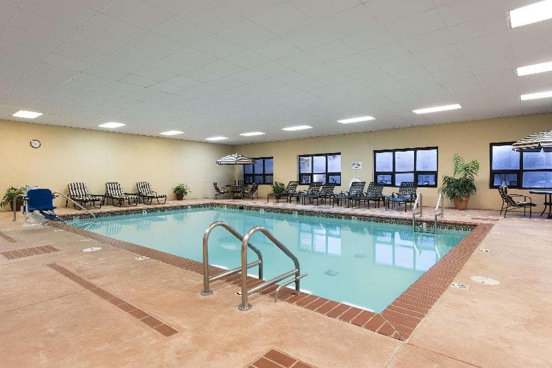 Hampton Inn Seymour 5