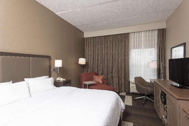Hampton Inn Seymour 2