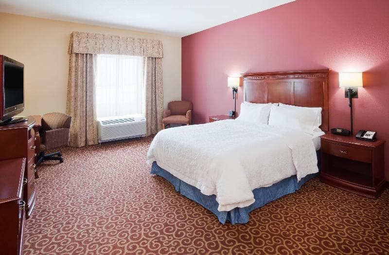Hampton Inn Fairmont 4