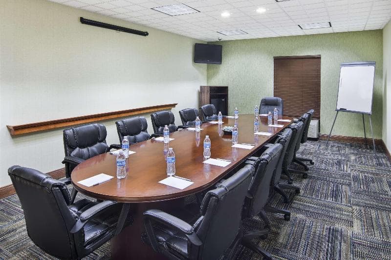 Hampton Inn Hinesville 4