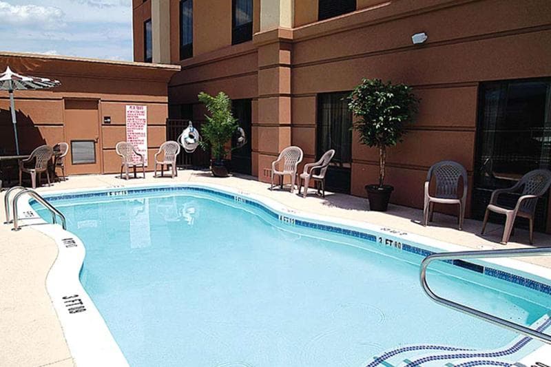 Hampton Inn Hinesville 3