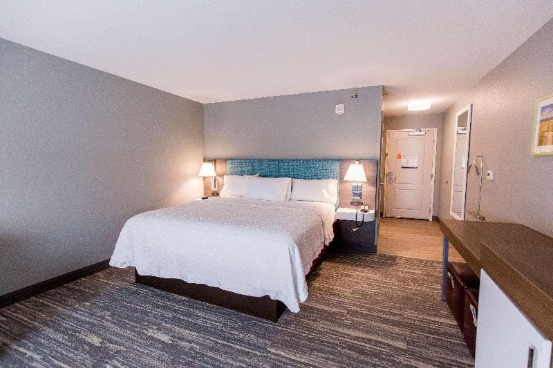 Hampton Inn Bismarck 4