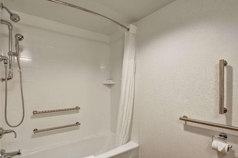 Hampton Inn Milford 4