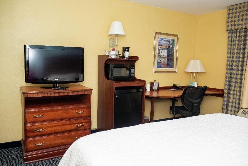 Hampton Inn Lebanon 4