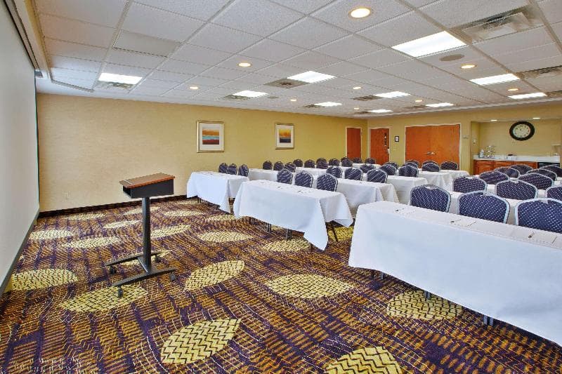 Hampton Inn Commerce Novi photo 1