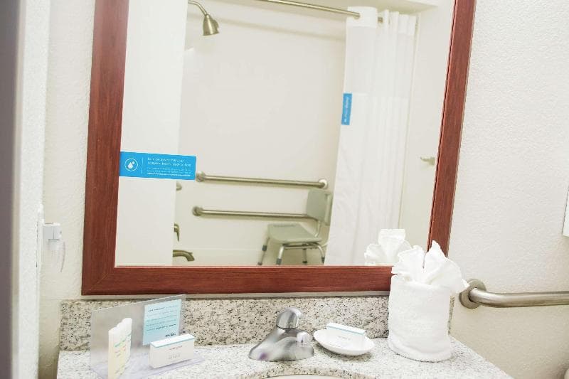 Hampton Inn Marion 5