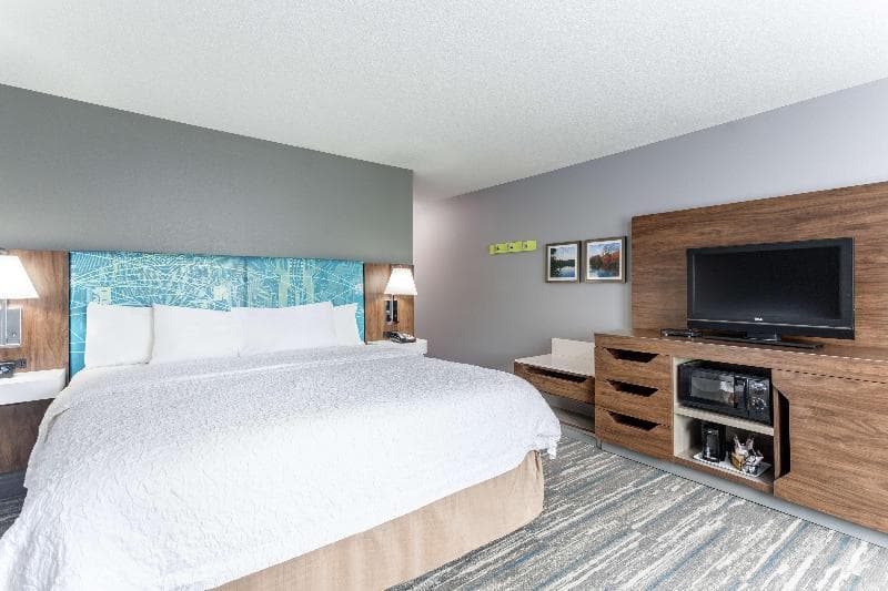 Hampton Inn Auburn 4