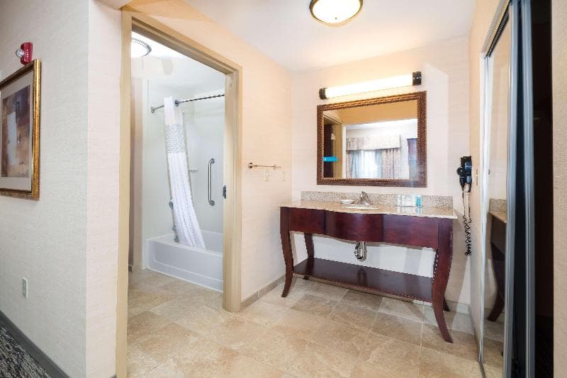 Hampton Inn & Suites Greensburg 5