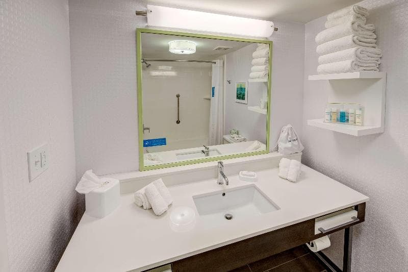 Hampton Inn Batesville 5