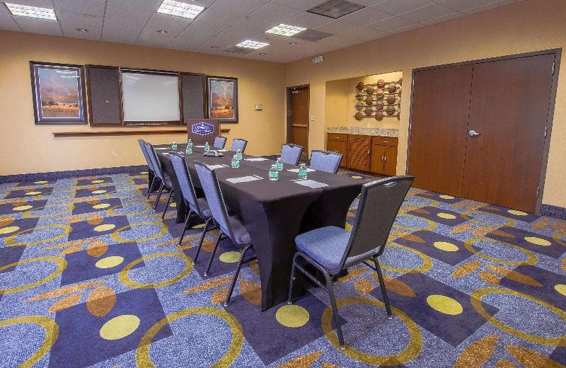 Hampton Inn & Suites Ridgecrest 4