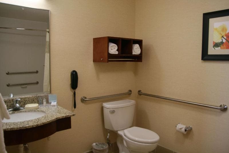 Hampton Inn & Suites Ridgecrest 5