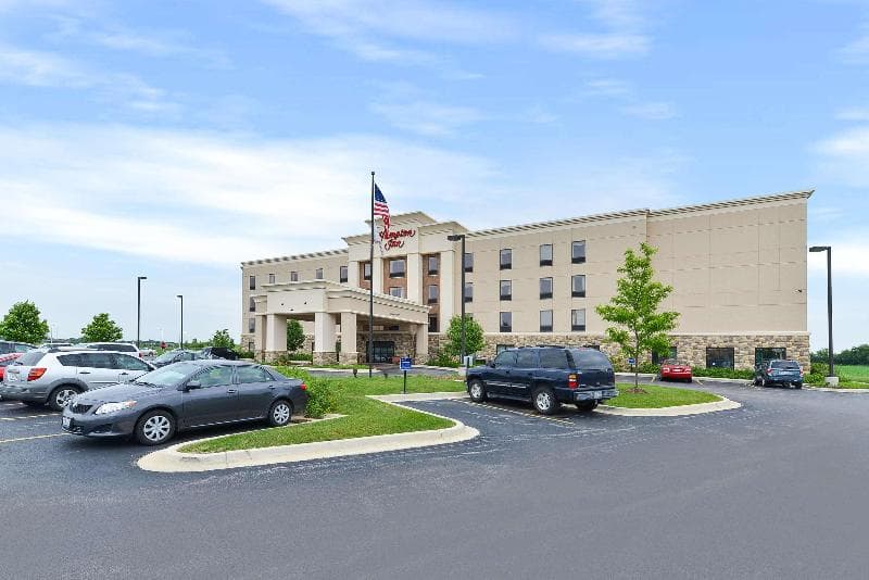 Hampton Inn Yorkville 3