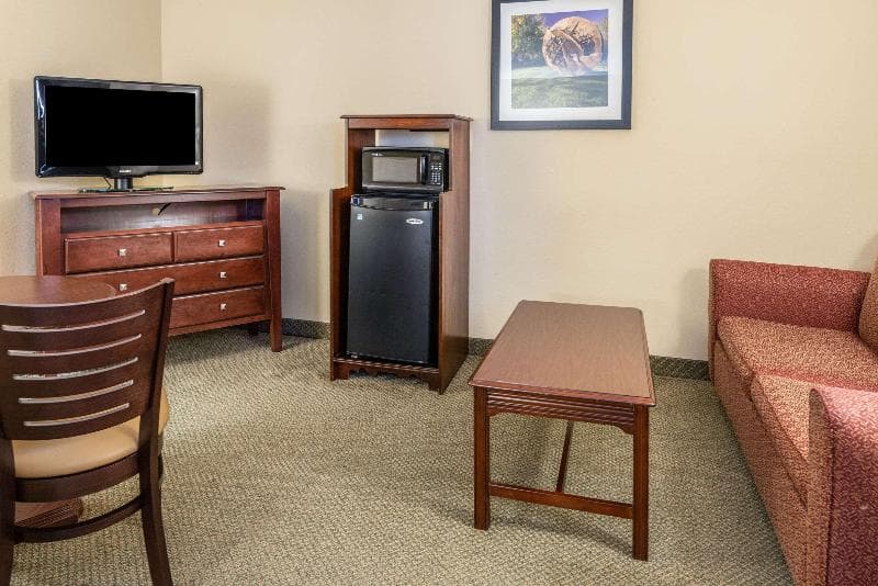 Quality Inn 4