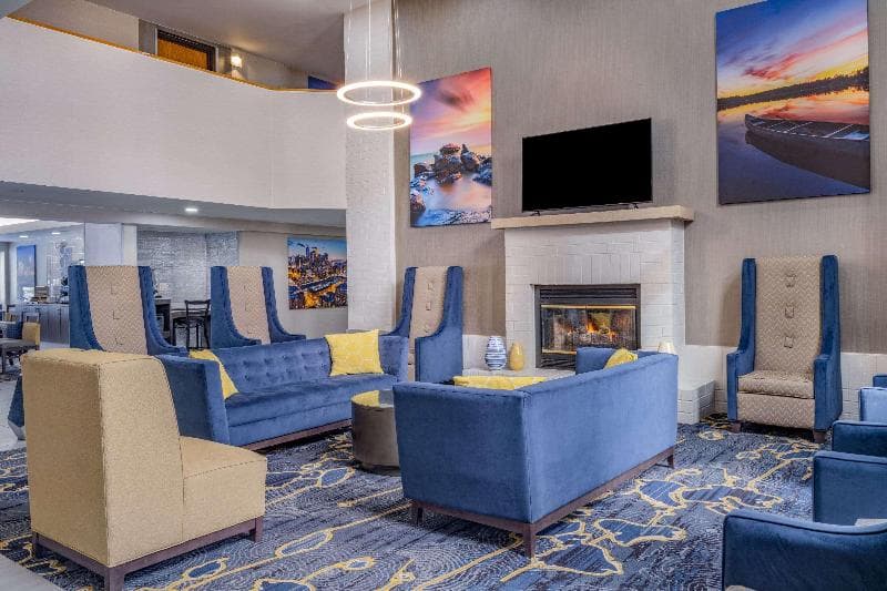 La Quinta Inn & Suites by Wyndham Minneapolis-Minnetonka 4