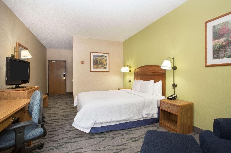 Baymont by Wyndham Thornton 3