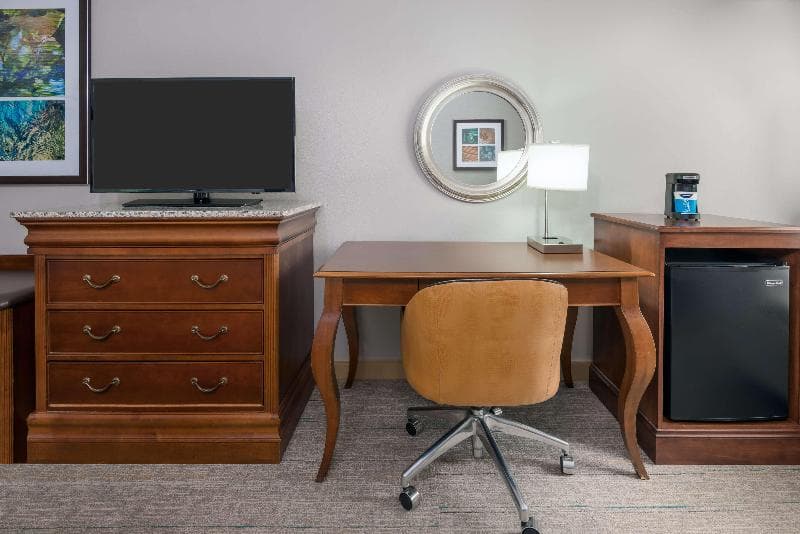 Hampton Inn Hartford/Airport 2
