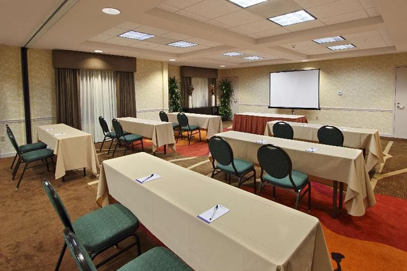 Hilton Garden Inn Calabasas 5