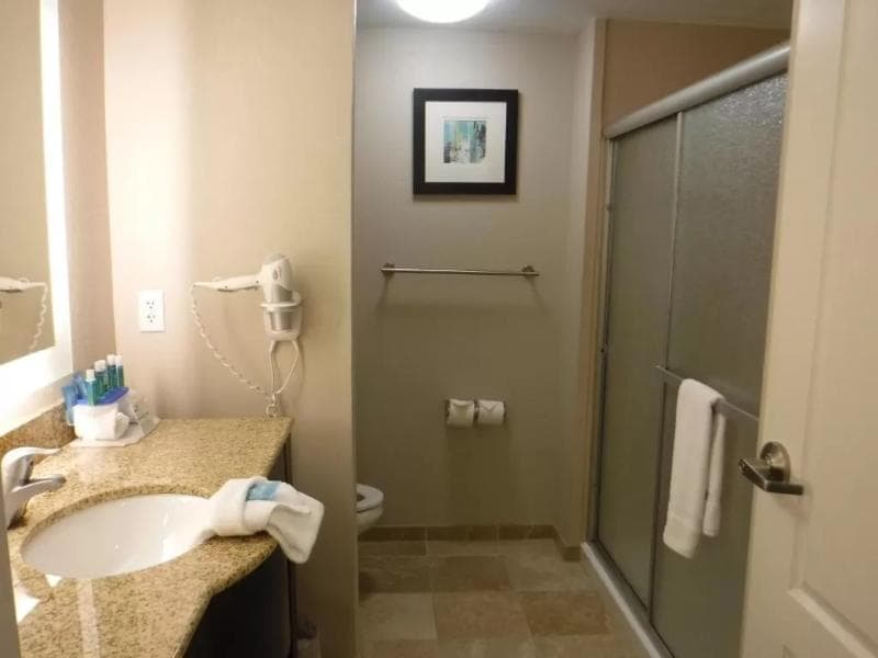 Holiday Inn Express West Jefferson 3