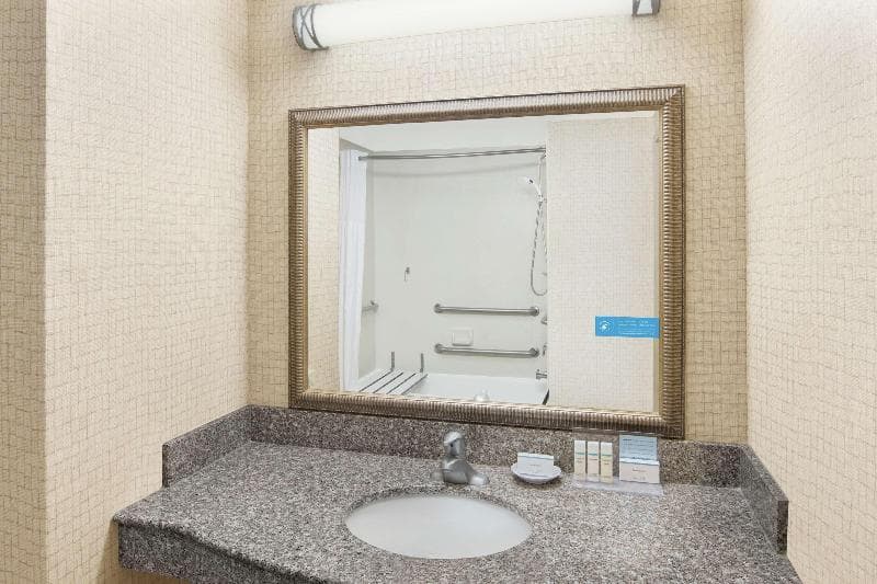 Hampton Inn & Suites Savannah-Airport 4
