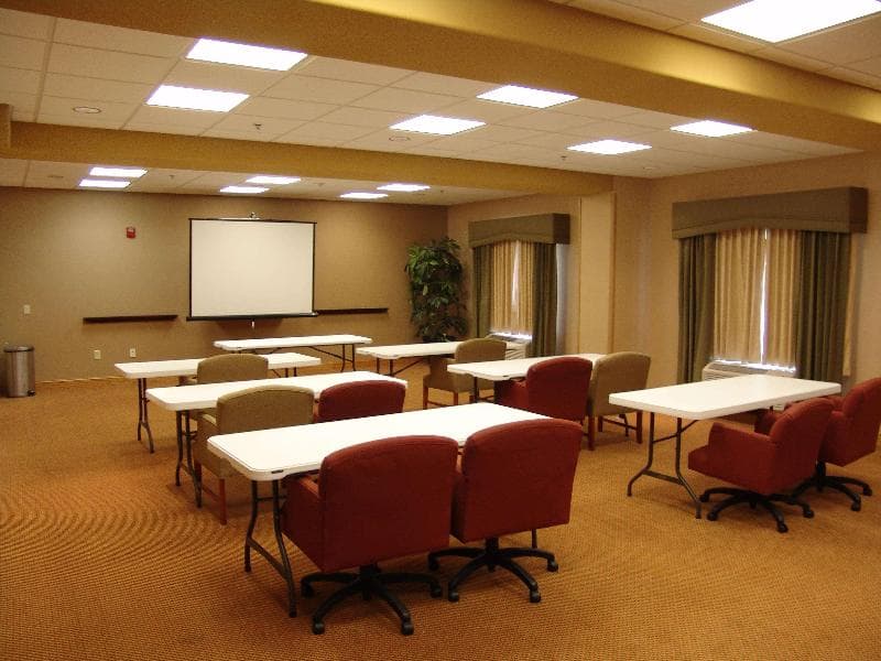 Hampton Inn Garden City 4