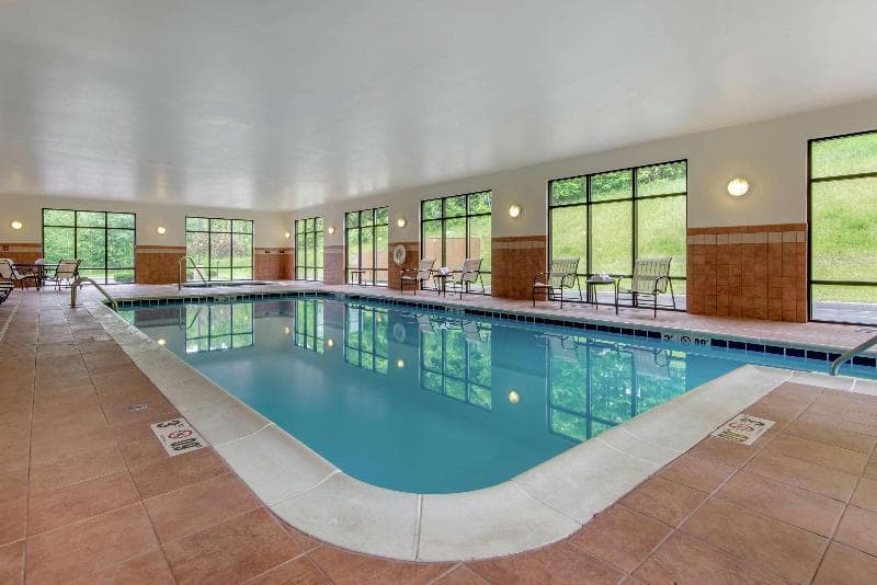 Hampton Inn Meadville 3