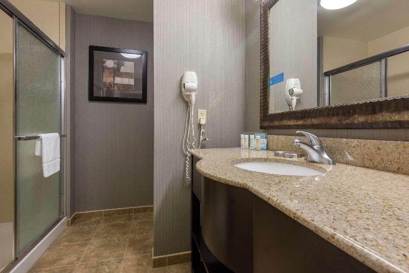 Hampton Inn Meadville 5