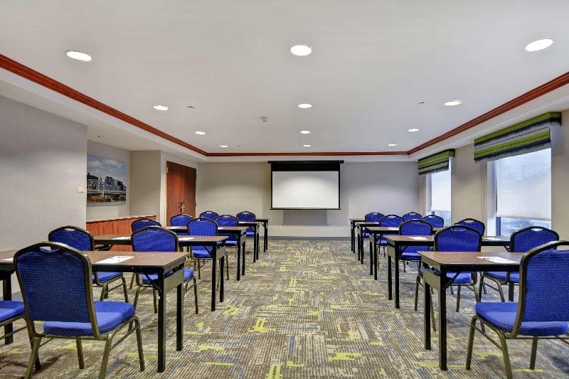 Hampton Inn & Suites Newark-Harrison-Riverwalk photo 1