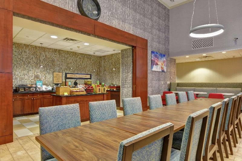 Hampton Inn & Suites Newark-Harrison-Riverwalk 3