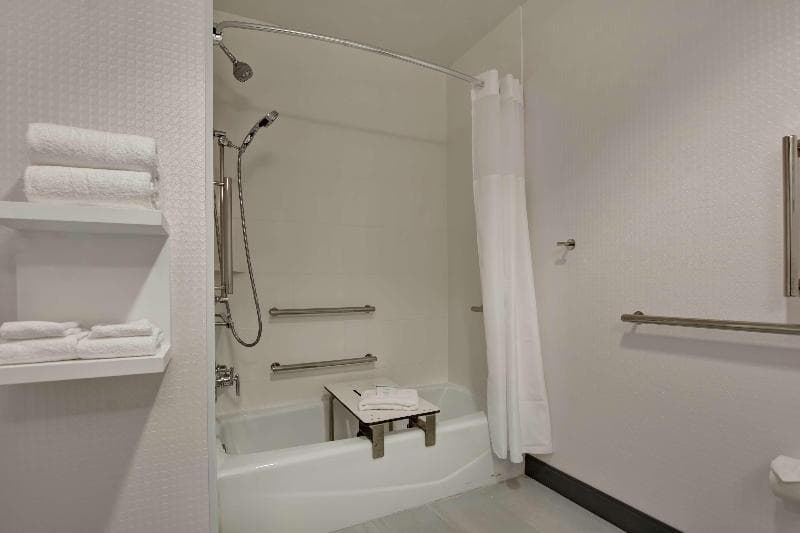 Hampton Inn & Suites Newark-Harrison-Riverwalk 5