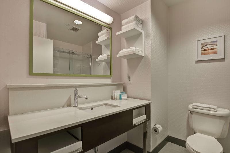 Hampton Inn & Suites Newark-Harrison-Riverwalk 4