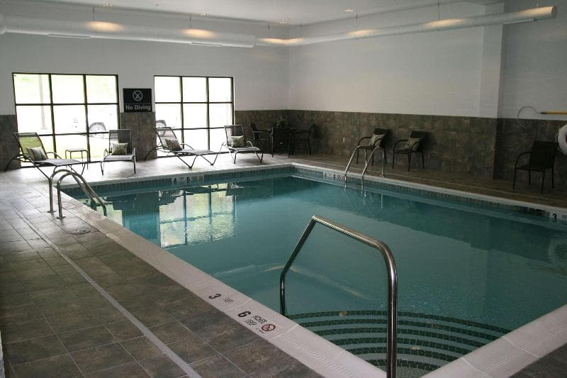 Hampton Inn & Suites Warren 3