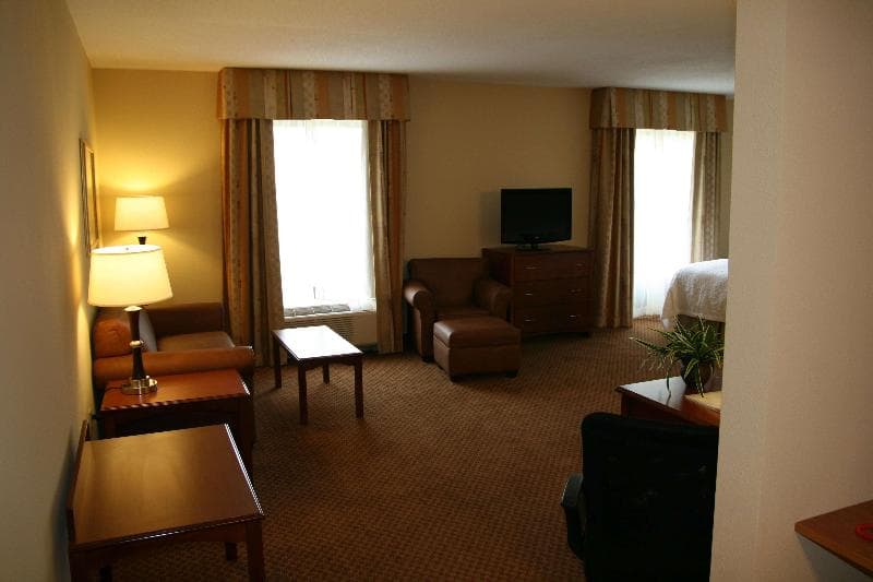 Hampton Inn & Suites Warren photo 1