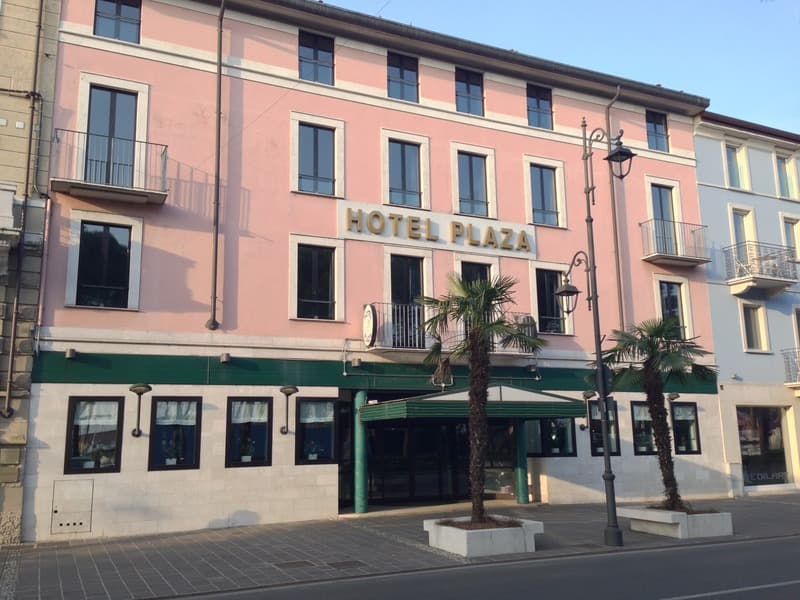 Hotel Plaza main
