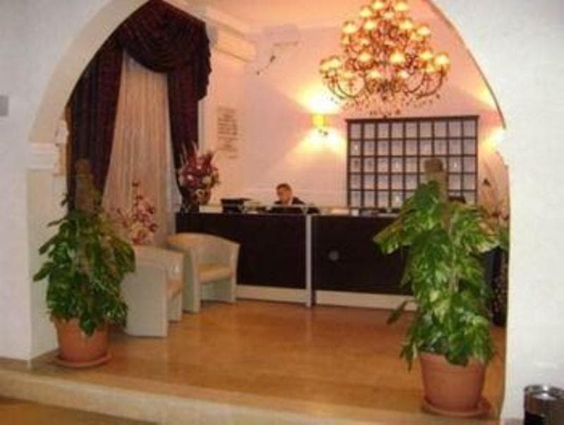 ST Hotel photo 1