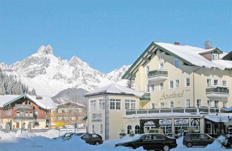 Jagdhof Und Nebenhaus main