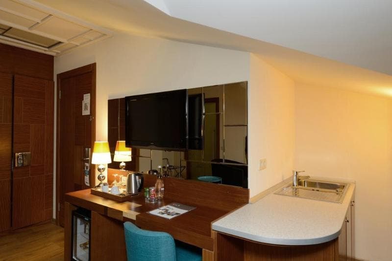 Collage Pera Hotel 5