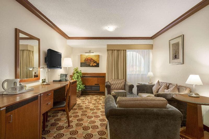 Ramada by Wyndham Bahrain 4